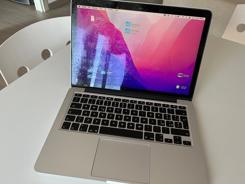 Apple macbook pro early - apple,
